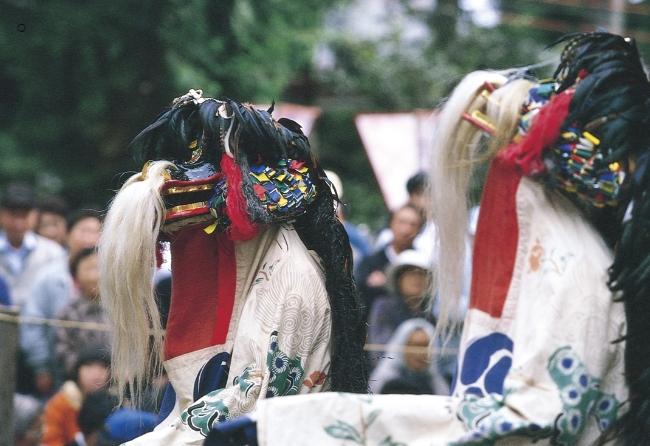 猿賀神社での神楽。