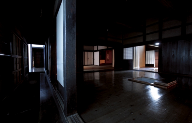 常居（じょい＝居間）の囲炉裏
